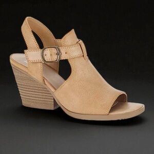 New! FRYE and Co. Gaia SANDALS SIZE 8 MEDIUM